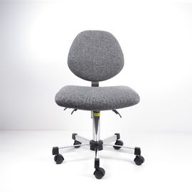 Chiny Ergonomiczne krzesła z szarej tkaniny do stołów warsztatowych Regulowane duże krzesła laboratoryjne z tyłu fabryka